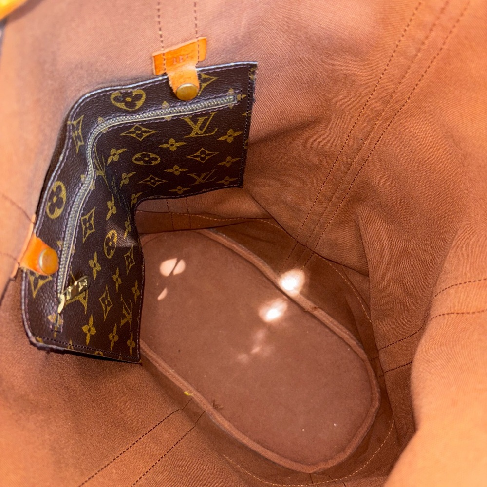 Authentic Louis Vuitton Randonnee GM large backpack with pouch - Picture 11 of 12